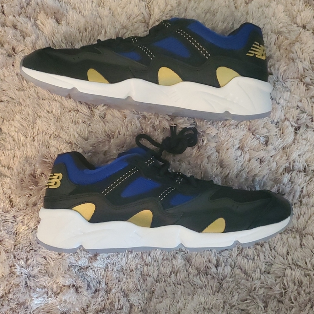 850 4 'Bounces' sneakers